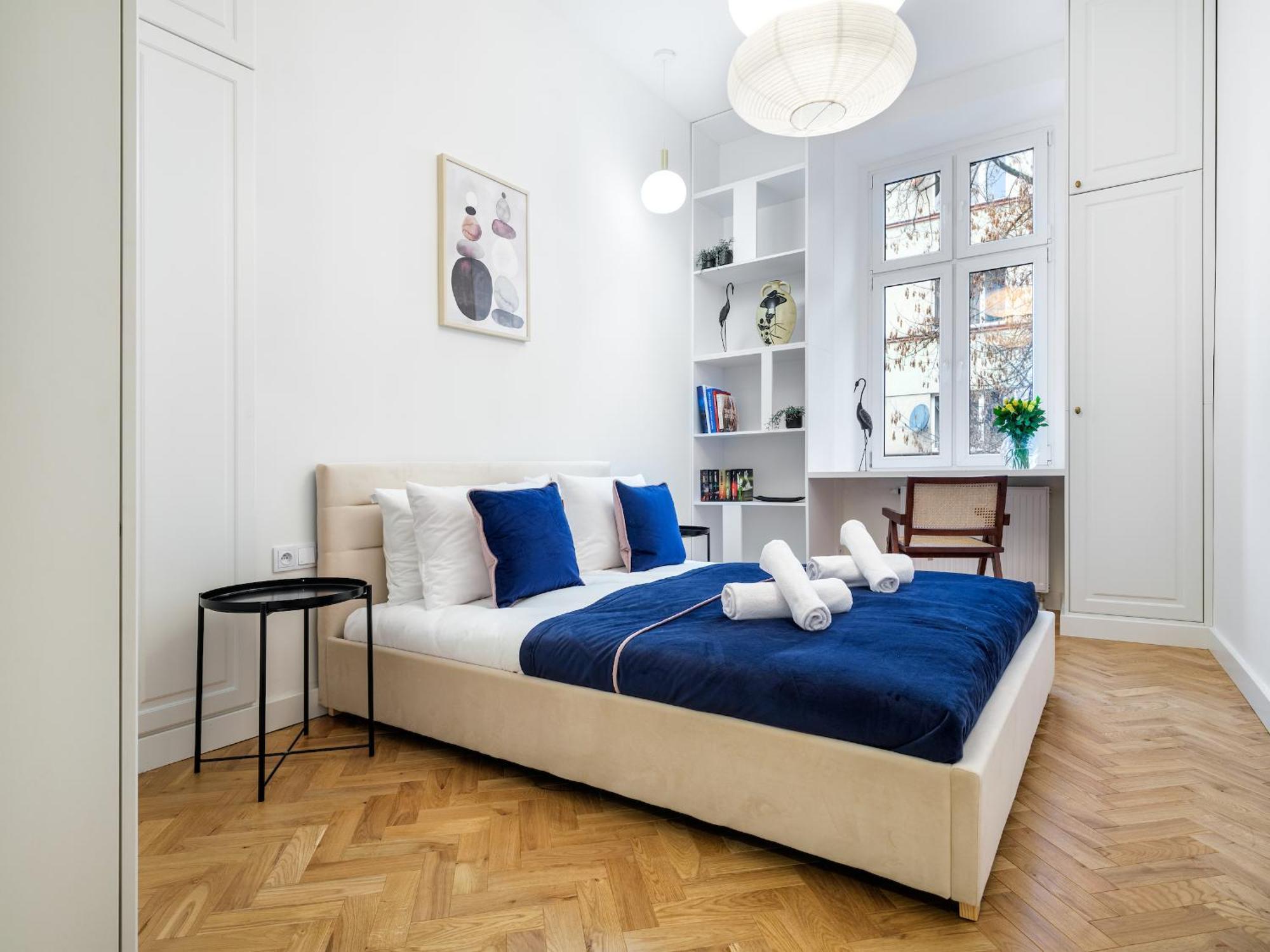 Tyzenhauz Krowoderska Street Apartament